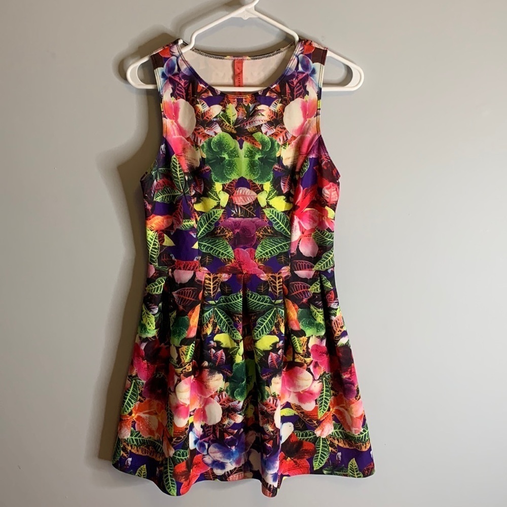 Eight Sixty Bright Floral Sleeveless Fit & Flare dress above the knee great cond